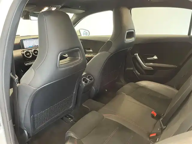 メルセデス・ベンツ Ａ２００ｄ AMGライン 愛知県 2020(令2)年 4.9万km ポーラホワイト レーダーセーフティーＰＫＧ　/ナビゲーションＰＫＧ　/ＭＢＵＸ　/Ｂｌｕｅｔｏｏｔｈ　/バックカメラ　/フルセグＴＶ　/ＡＣＣ　/ＬＫＡ　/ＬＤＷ　/ＢＳＭ　/パワーシート　/ハーフレザー　/シートヒーター　/ドライブレコーダー/ETC２．０/プッシュスタート/ウィンカーミラー/アイドリングストップ