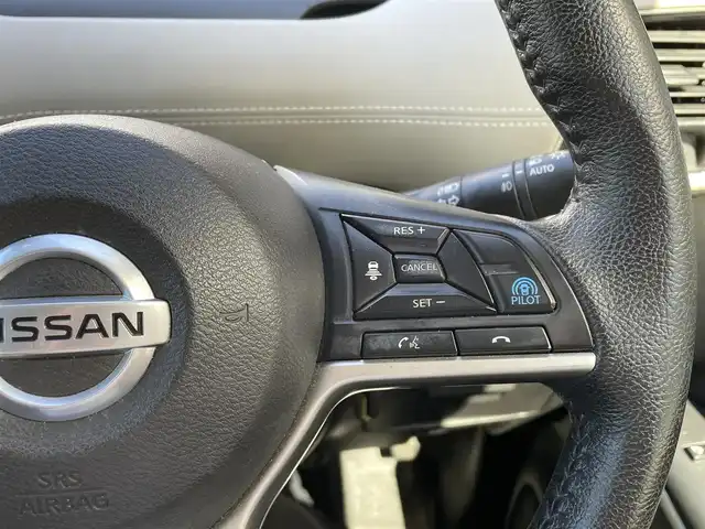 日産 セレナ e－パワー ハイウェイスター V 広島県 2019(令1)年 8.3万km ブリリアントホワイトパール 2トーン プロパイロット /純正10インチナビ/CD/DVD/Blu-ray/DTV/Bluetooth/アラウンドビューモニター/社外フリップダウンモニター/両側パワースライドドア /LEDオートライト/オートマチックハイビーム /ビルトインETC/ドライブレコーダー/コーナーセンサー /BSM/スマートキー/プッシュスタート /フロアマット/後席エアコン