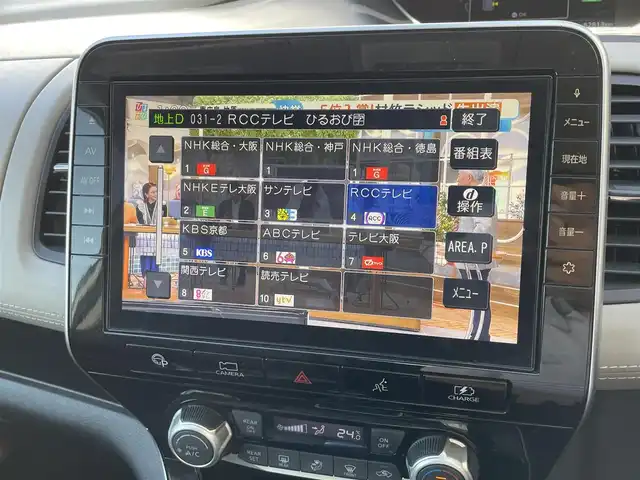 日産 セレナ e－パワー ハイウェイスター V 広島県 2019(令1)年 8.3万km ブリリアントホワイトパール 2トーン プロパイロット /純正10インチナビ/CD/DVD/Blu-ray/DTV/Bluetooth/アラウンドビューモニター/社外フリップダウンモニター/両側パワースライドドア /LEDオートライト/オートマチックハイビーム /ビルトインETC/ドライブレコーダー/コーナーセンサー /BSM/スマートキー/プッシュスタート /フロアマット/後席エアコン