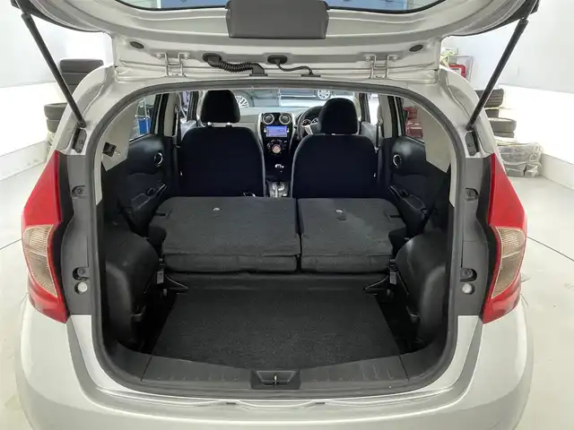 日産 ノート X DIG－S Vセレ +セーフ 滋賀県 2014(平26)年 8.8万km ブリリアントシルバー 社外ナビ/前方ドライブレコーダー/コーナーセンサー/レーンキープアシスト/オートライト/プッシュスタート/スマートキー/スペアキー