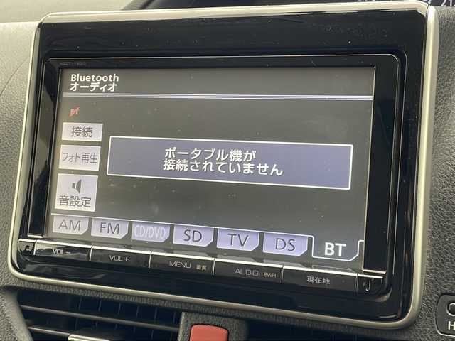 トヨタ ヴォクシー ハイブリッド V 沖縄県 2014(平26)年 10.9万km ブラッキッシュアゲハガラスフレーク 純正9インチナビ(ＮＳＺＴ－Ｙ６２Ｇ)　/(フルセグＴＶ　Ｂｌｕｅｔｏｏｔｈ　ＣＤ　ＤＶＤ　ＡＭ　ＦＭ)　/バックカメラ　/ビルトインＥＴＣ　/フリップダウンモニター　/両側パワースライドドア　/クルーズコントロール/シートヒーター/スマートキー/プッシュスタート　/ＬＥＤヘッドライト　/オートライト/禁煙車/社外アルミホイール/純正フロアマット/保証書/取扱説明書