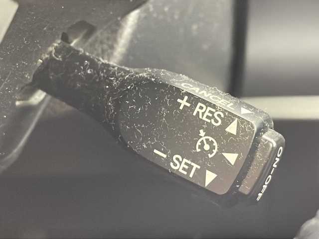 トヨタ ヴォクシー ハイブリッド V 沖縄県 2014(平26)年 10.9万km ブラッキッシュアゲハガラスフレーク 純正9インチナビ(ＮＳＺＴ－Ｙ６２Ｇ)　/(フルセグＴＶ　Ｂｌｕｅｔｏｏｔｈ　ＣＤ　ＤＶＤ　ＡＭ　ＦＭ)　/バックカメラ　/ビルトインＥＴＣ　/フリップダウンモニター　/両側パワースライドドア　/クルーズコントロール/シートヒーター/スマートキー/プッシュスタート　/ＬＥＤヘッドライト　/オートライト/禁煙車/社外アルミホイール/純正フロアマット/保証書/取扱説明書