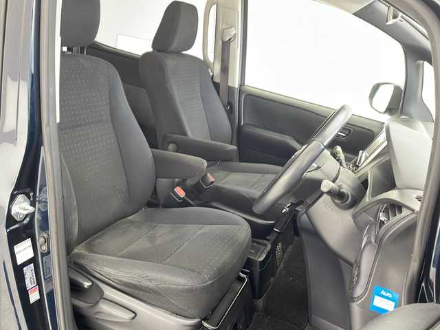 トヨタ ヴォクシー ハイブリッド V 沖縄県 2014(平26)年 10.9万km ブラッキッシュアゲハガラスフレーク 純正9インチナビ(ＮＳＺＴ－Ｙ６２Ｇ)　/(フルセグＴＶ　Ｂｌｕｅｔｏｏｔｈ　ＣＤ　ＤＶＤ　ＡＭ　ＦＭ)　/バックカメラ　/ビルトインＥＴＣ　/フリップダウンモニター　/両側パワースライドドア　/クルーズコントロール/シートヒーター/スマートキー/プッシュスタート　/ＬＥＤヘッドライト　/オートライト/禁煙車/社外アルミホイール/純正フロアマット/保証書/取扱説明書