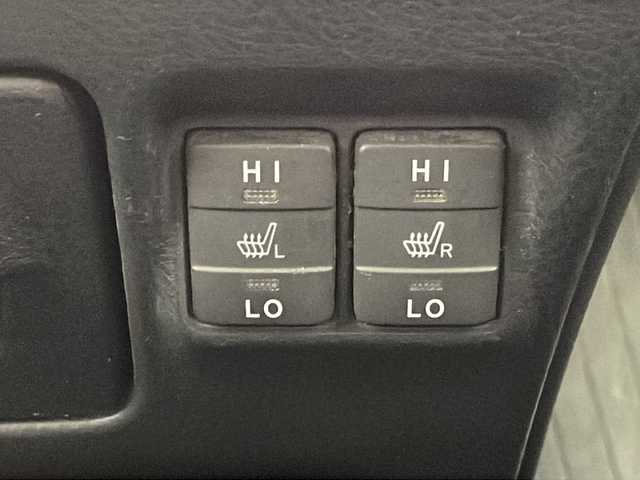 トヨタ ヴォクシー ハイブリッド V 沖縄県 2014(平26)年 10.9万km ブラッキッシュアゲハガラスフレーク 純正9インチナビ(ＮＳＺＴ－Ｙ６２Ｇ)　/(フルセグＴＶ　Ｂｌｕｅｔｏｏｔｈ　ＣＤ　ＤＶＤ　ＡＭ　ＦＭ)　/バックカメラ　/ビルトインＥＴＣ　/フリップダウンモニター　/両側パワースライドドア　/クルーズコントロール/シートヒーター/スマートキー/プッシュスタート　/ＬＥＤヘッドライト　/オートライト/禁煙車/社外アルミホイール/純正フロアマット/保証書/取扱説明書