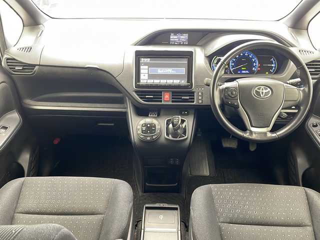 トヨタ ヴォクシー ハイブリッド V 沖縄県 2014(平26)年 10.9万km ブラッキッシュアゲハガラスフレーク 純正9インチナビ(ＮＳＺＴ－Ｙ６２Ｇ)　/(フルセグＴＶ　Ｂｌｕｅｔｏｏｔｈ　ＣＤ　ＤＶＤ　ＡＭ　ＦＭ)　/バックカメラ　/ビルトインＥＴＣ　/フリップダウンモニター　/両側パワースライドドア　/クルーズコントロール/シートヒーター/スマートキー/プッシュスタート　/ＬＥＤヘッドライト　/オートライト/禁煙車/社外アルミホイール/純正フロアマット/保証書/取扱説明書