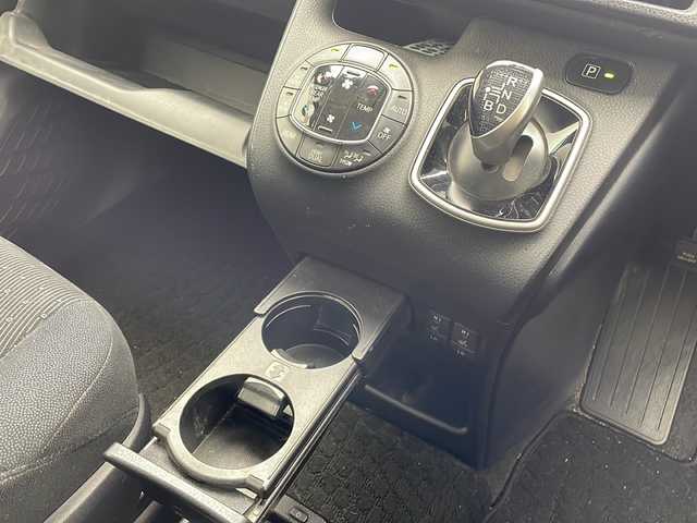 トヨタ ヴォクシー ハイブリッド V 沖縄県 2014(平26)年 10.9万km ブラッキッシュアゲハガラスフレーク 純正9インチナビ(ＮＳＺＴ－Ｙ６２Ｇ)　/(フルセグＴＶ　Ｂｌｕｅｔｏｏｔｈ　ＣＤ　ＤＶＤ　ＡＭ　ＦＭ)　/バックカメラ　/ビルトインＥＴＣ　/フリップダウンモニター　/両側パワースライドドア　/クルーズコントロール/シートヒーター/スマートキー/プッシュスタート　/ＬＥＤヘッドライト　/オートライト/禁煙車/社外アルミホイール/純正フロアマット/保証書/取扱説明書