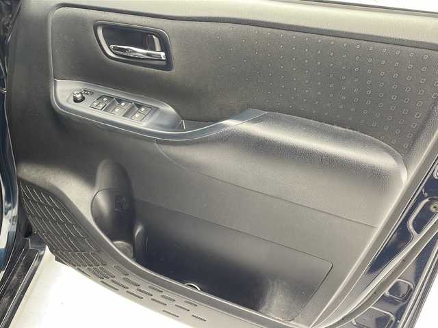 トヨタ ヴォクシー ハイブリッド V 沖縄県 2014(平26)年 10.9万km ブラッキッシュアゲハガラスフレーク 純正9インチナビ(ＮＳＺＴ－Ｙ６２Ｇ)　/(フルセグＴＶ　Ｂｌｕｅｔｏｏｔｈ　ＣＤ　ＤＶＤ　ＡＭ　ＦＭ)　/バックカメラ　/ビルトインＥＴＣ　/フリップダウンモニター　/両側パワースライドドア　/クルーズコントロール/シートヒーター/スマートキー/プッシュスタート　/ＬＥＤヘッドライト　/オートライト/禁煙車/社外アルミホイール/純正フロアマット/保証書/取扱説明書