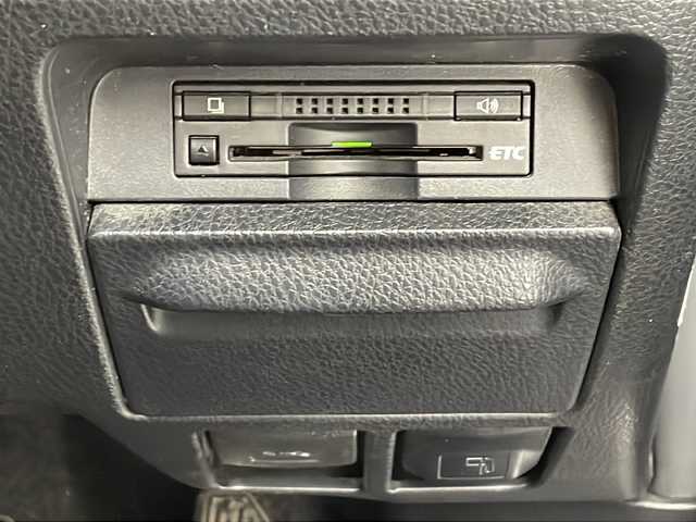 トヨタ ヴォクシー ハイブリッド V 沖縄県 2014(平26)年 10.9万km ブラッキッシュアゲハガラスフレーク 純正9インチナビ(ＮＳＺＴ－Ｙ６２Ｇ)　/(フルセグＴＶ　Ｂｌｕｅｔｏｏｔｈ　ＣＤ　ＤＶＤ　ＡＭ　ＦＭ)　/バックカメラ　/ビルトインＥＴＣ　/フリップダウンモニター　/両側パワースライドドア　/クルーズコントロール/シートヒーター/スマートキー/プッシュスタート　/ＬＥＤヘッドライト　/オートライト/禁煙車/社外アルミホイール/純正フロアマット/保証書/取扱説明書