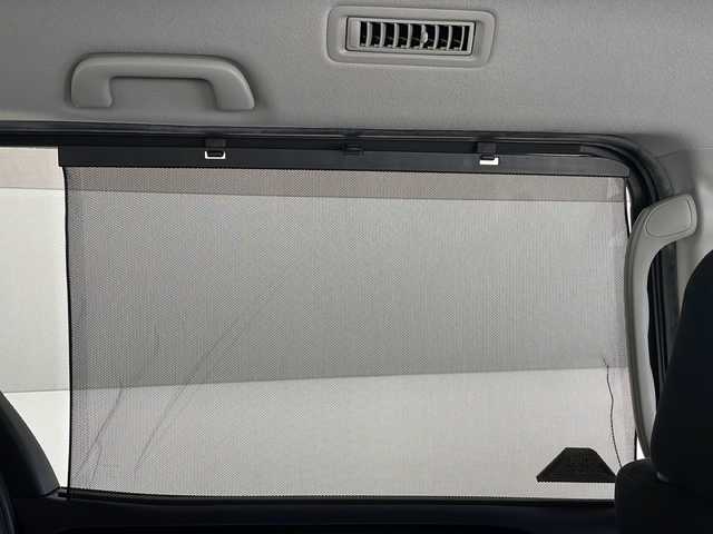 トヨタ ヴォクシー ハイブリッド V 沖縄県 2014(平26)年 10.9万km ブラッキッシュアゲハガラスフレーク 純正9インチナビ(ＮＳＺＴ－Ｙ６２Ｇ)　/(フルセグＴＶ　Ｂｌｕｅｔｏｏｔｈ　ＣＤ　ＤＶＤ　ＡＭ　ＦＭ)　/バックカメラ　/ビルトインＥＴＣ　/フリップダウンモニター　/両側パワースライドドア　/クルーズコントロール/シートヒーター/スマートキー/プッシュスタート　/ＬＥＤヘッドライト　/オートライト/禁煙車/社外アルミホイール/純正フロアマット/保証書/取扱説明書