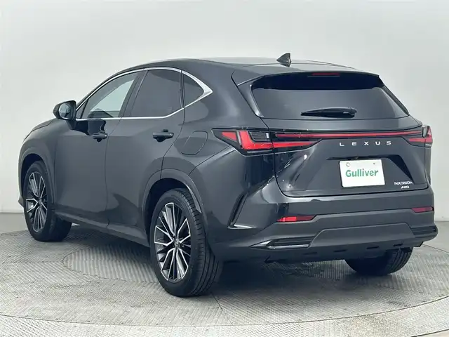 レクサス ＮＸ 350h バージョンL 道央・札幌 2023(令5)年 2.4万km グラファイトブラックガラスフレーク ・４WD/・サンルーフ/・プリクラッシュセーフティ/・レーンディパーチャーアラート/・フロントクロストラフィックアラート/・リアクロストラフィックアラート/・プロアクティブドライビングアシスト/・ロードサインアシスト/・ブラインドスポットモニター/・メーカーナビ/・全方位カメラ/・フルセグTV/・Bluetooth/・パワーバックドア/・レザーシート/・シートヒーター/・シートクーラー/・メモリシート/・ビルトインETC/・パドルシフト/・LEDヘッドライト