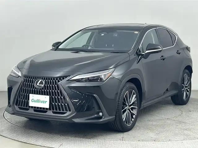 レクサス ＮＸ 350h バージョンL 道央・札幌 2023(令5)年 2.4万km グラファイトブラックガラスフレーク ・４WD/・サンルーフ/・プリクラッシュセーフティ/・レーンディパーチャーアラート/・フロントクロストラフィックアラート/・リアクロストラフィックアラート/・プロアクティブドライビングアシスト/・ロードサインアシスト/・ブラインドスポットモニター/・メーカーナビ/・全方位カメラ/・フルセグTV/・Bluetooth/・パワーバックドア/・レザーシート/・シートヒーター/・シートクーラー/・メモリシート/・ビルトインETC/・パドルシフト/・LEDヘッドライト