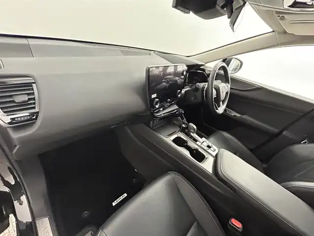 レクサス ＮＸ 350h バージョンL 道央・札幌 2023(令5)年 2.4万km グラファイトブラックガラスフレーク ・４WD/・サンルーフ/・プリクラッシュセーフティ/・レーンディパーチャーアラート/・フロントクロストラフィックアラート/・リアクロストラフィックアラート/・プロアクティブドライビングアシスト/・ロードサインアシスト/・ブラインドスポットモニター/・メーカーナビ/・全方位カメラ/・フルセグTV/・Bluetooth/・パワーバックドア/・レザーシート/・シートヒーター/・シートクーラー/・メモリシート/・ビルトインETC/・パドルシフト/・LEDヘッドライト