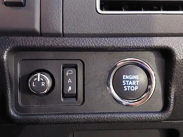 トヨタ ランドクルーザー プラド TX Lパッケージ 東京都 2020(令2)年 2.7万km ブラック ワンオーナー /トヨタセーフティセンス/・プリクラッシュセーフティ/・歩行者検知/・先行車発進告知機能/・車線維持支援/・渋滞追従機能/・自動ハイビーム/4WD /ルーフレール/純正ナビ /・FM/AM/CD/DVD/・フルセグTV/Bluetooth/バックカメラ /レザーシート /D/Nパワーシート /シートヒーター/ベンチレーション/MTモード付AT /コーナーセンサー /純正17インチアルミホイール /純正フロアマット/エンジンスタートボタン /スマートキー/スペアキー有/保証書/取扱説明書