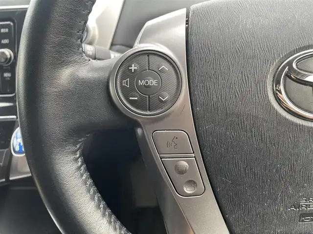 トヨタ プリウス α G 静岡県 2018(平30)年 8.2万km シルバーM ワンオーナー　/純正ナビ　/・フルセグＴＶ　/・Ｂｌｕｅｔｏｏｔｈ接続　/・ＤＶＤ再生　/追従クルコン　/プッシュスタート　/スマートキー　/スペアキー　/ステアリングスイッチ/ハーフレザー　/Ｄ席パワーシート　/ＬＥＤオートライト　/オートハイビーム/取扱説明書/保証書