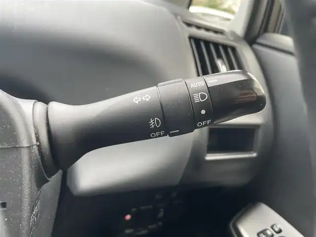 トヨタ プリウス α G 静岡県 2018(平30)年 8.2万km シルバーM ワンオーナー　/純正ナビ　/・フルセグＴＶ　/・Ｂｌｕｅｔｏｏｔｈ接続　/・ＤＶＤ再生　/追従クルコン　/プッシュスタート　/スマートキー　/スペアキー　/ステアリングスイッチ/ハーフレザー　/Ｄ席パワーシート　/ＬＥＤオートライト　/オートハイビーム/取扱説明書/保証書