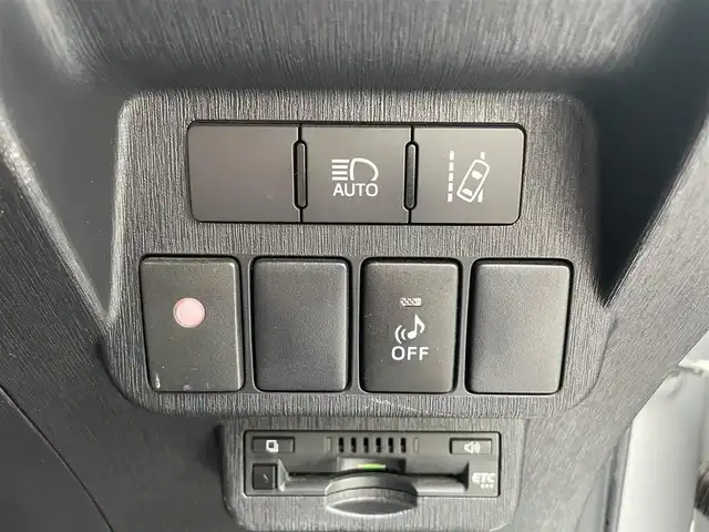 トヨタ プリウス α G 静岡県 2018(平30)年 8.2万km シルバーM ワンオーナー　/純正ナビ　/・フルセグＴＶ　/・Ｂｌｕｅｔｏｏｔｈ接続　/・ＤＶＤ再生　/追従クルコン　/プッシュスタート　/スマートキー　/スペアキー　/ステアリングスイッチ/ハーフレザー　/Ｄ席パワーシート　/ＬＥＤオートライト　/オートハイビーム/取扱説明書/保証書