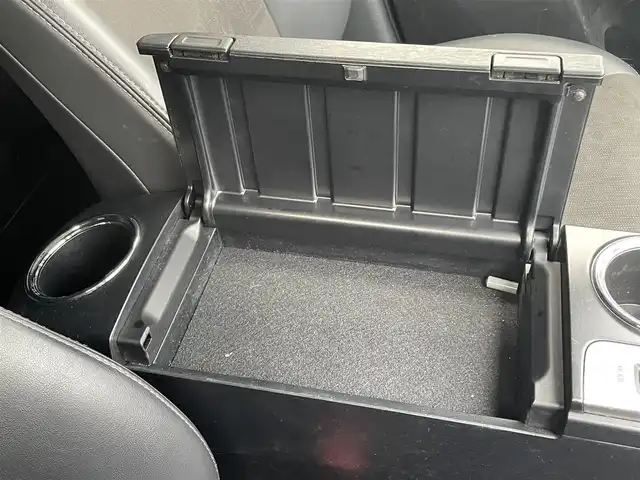 トヨタ プリウス α G 静岡県 2018(平30)年 8.2万km シルバーM ワンオーナー　/純正ナビ　/・フルセグＴＶ　/・Ｂｌｕｅｔｏｏｔｈ接続　/・ＤＶＤ再生　/追従クルコン　/プッシュスタート　/スマートキー　/スペアキー　/ステアリングスイッチ/ハーフレザー　/Ｄ席パワーシート　/ＬＥＤオートライト　/オートハイビーム/取扱説明書/保証書