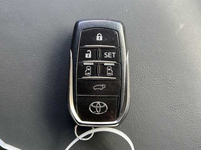 トヨタ アルファード S Cパッケージ 広島県 2022(令4)年 4.1万km ホワイトパールクリスタルシャイン 禁煙/モデリスタエアロ/ツインムーンルーフ/セーフティセンス/・プリクラッシュセーフティ/・LTA/LDA/RSA/・先行車発進告知/・オートマチックハイビーム/BSM/RCTA/クリアランスソナー/アルパイン１１型ナビ/・フルセグ/Bluetooth/CD/DVD/SD/REC/HDMI/USB/バックカメラ/アルパインフリップダウンモニター（PXH12X-L）/デジタルインナーミラー/3眼LEDヘッドライト/オートライト/フォグランプ/前後ドライブレコーダー/ビルトインETC/合皮シート/シートヒーター/シートベンチレーション/パワーシート/メモリシート/ウッドコンビステアリング/ステアリングスイッチ/ステアリングヒーター/パワーバックドア/スマートキー/スペアキー/プッシュスタート/ドアバイザー/AC100V100W電源/純正18インチアルミホイール（スタッドレス）/18インチサマータイヤ４本車載（ホイール無し）