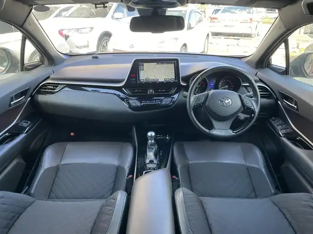 トヨタ Ｃ－ＨＲ G 東京都 2017(平29)年 3.1万km センシュアルレッドマイカ ワンオーナー/純正メモリナビ(NSZT-Y66T)/　(フルセグTV/Bluetooth/SD)/バックカメラ/ビルトインETC2.0/ハーフレザーシート/前席シートヒーター/TOYOTA Safety Sense P/・レーダークルーズ コントロール/・プリクラッシュセーフティ/・レーンディパーチャーアラート/・先行車発進告知機能/・オートマチックハイビーム/ブラインドスポットモニター/横滑り防止機能/スマートキー/純正18インチアルミホイール/純正LEDヘッドライト/純正フロアマット/カーテンエアバック/スペアキー1本/保証書/取扱説明書
