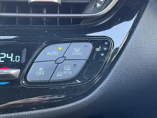 トヨタ Ｃ－ＨＲ G 東京都 2017(平29)年 3.1万km センシュアルレッドマイカ ワンオーナー/純正メモリナビ(NSZT-Y66T)/　(フルセグTV/Bluetooth/SD)/バックカメラ/ビルトインETC2.0/ハーフレザーシート/前席シートヒーター/TOYOTA Safety Sense P/・レーダークルーズ コントロール/・プリクラッシュセーフティ/・レーンディパーチャーアラート/・先行車発進告知機能/・オートマチックハイビーム/ブラインドスポットモニター/横滑り防止機能/スマートキー/純正18インチアルミホイール/純正LEDヘッドライト/純正フロアマット/カーテンエアバック/スペアキー1本/保証書/取扱説明書