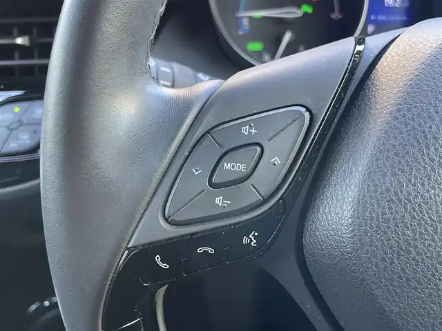 トヨタ Ｃ－ＨＲ G 東京都 2017(平29)年 3.1万km センシュアルレッドマイカ ワンオーナー/純正メモリナビ(NSZT-Y66T)/　(フルセグTV/Bluetooth/SD)/バックカメラ/ビルトインETC2.0/ハーフレザーシート/前席シートヒーター/TOYOTA Safety Sense P/・レーダークルーズ コントロール/・プリクラッシュセーフティ/・レーンディパーチャーアラート/・先行車発進告知機能/・オートマチックハイビーム/ブラインドスポットモニター/横滑り防止機能/スマートキー/純正18インチアルミホイール/純正LEDヘッドライト/純正フロアマット/カーテンエアバック/スペアキー1本/保証書/取扱説明書