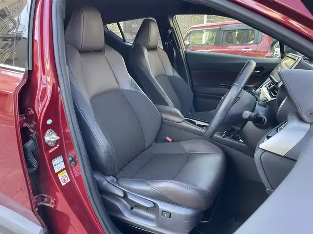 トヨタ Ｃ－ＨＲ G 東京都 2017(平29)年 3.1万km センシュアルレッドマイカ ワンオーナー/純正メモリナビ(NSZT-Y66T)/　(フルセグTV/Bluetooth/SD)/バックカメラ/ビルトインETC2.0/ハーフレザーシート/前席シートヒーター/TOYOTA Safety Sense P/・レーダークルーズ コントロール/・プリクラッシュセーフティ/・レーンディパーチャーアラート/・先行車発進告知機能/・オートマチックハイビーム/ブラインドスポットモニター/横滑り防止機能/スマートキー/純正18インチアルミホイール/純正LEDヘッドライト/純正フロアマット/カーテンエアバック/スペアキー1本/保証書/取扱説明書