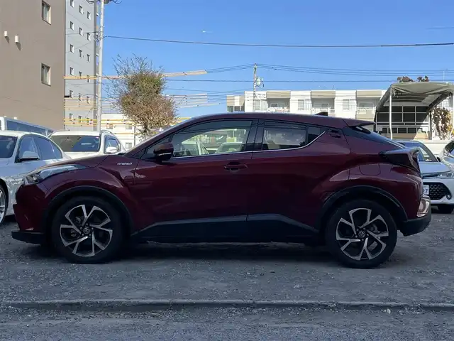トヨタ Ｃ－ＨＲ G 東京都 2017(平29)年 3.1万km センシュアルレッドマイカ ワンオーナー/純正メモリナビ(NSZT-Y66T)/　(フルセグTV/Bluetooth/SD)/バックカメラ/ビルトインETC2.0/ハーフレザーシート/前席シートヒーター/TOYOTA Safety Sense P/・レーダークルーズ コントロール/・プリクラッシュセーフティ/・レーンディパーチャーアラート/・先行車発進告知機能/・オートマチックハイビーム/ブラインドスポットモニター/横滑り防止機能/スマートキー/純正18インチアルミホイール/純正LEDヘッドライト/純正フロアマット/カーテンエアバック/スペアキー1本/保証書/取扱説明書
