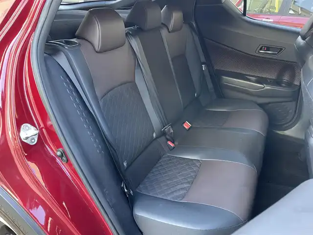 トヨタ Ｃ－ＨＲ G 東京都 2017(平29)年 3.1万km センシュアルレッドマイカ ワンオーナー/純正メモリナビ(NSZT-Y66T)/　(フルセグTV/Bluetooth/SD)/バックカメラ/ビルトインETC2.0/ハーフレザーシート/前席シートヒーター/TOYOTA Safety Sense P/・レーダークルーズ コントロール/・プリクラッシュセーフティ/・レーンディパーチャーアラート/・先行車発進告知機能/・オートマチックハイビーム/ブラインドスポットモニター/横滑り防止機能/スマートキー/純正18インチアルミホイール/純正LEDヘッドライト/純正フロアマット/カーテンエアバック/スペアキー1本/保証書/取扱説明書