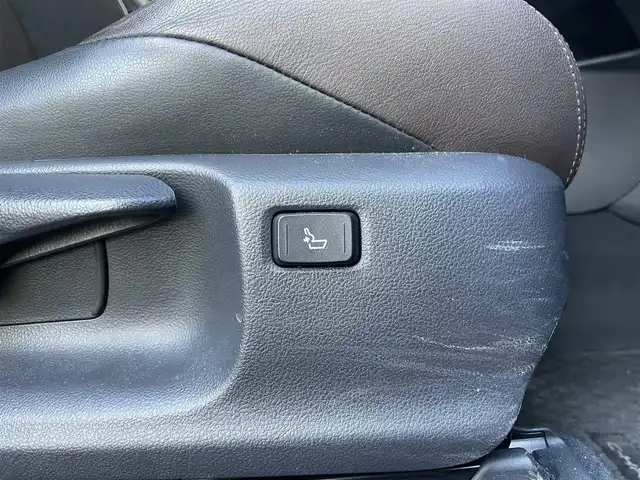 トヨタ Ｃ－ＨＲ G 東京都 2017(平29)年 3.1万km センシュアルレッドマイカ ワンオーナー/純正メモリナビ(NSZT-Y66T)/　(フルセグTV/Bluetooth/SD)/バックカメラ/ビルトインETC2.0/ハーフレザーシート/前席シートヒーター/TOYOTA Safety Sense P/・レーダークルーズ コントロール/・プリクラッシュセーフティ/・レーンディパーチャーアラート/・先行車発進告知機能/・オートマチックハイビーム/ブラインドスポットモニター/横滑り防止機能/スマートキー/純正18インチアルミホイール/純正LEDヘッドライト/純正フロアマット/カーテンエアバック/スペアキー1本/保証書/取扱説明書