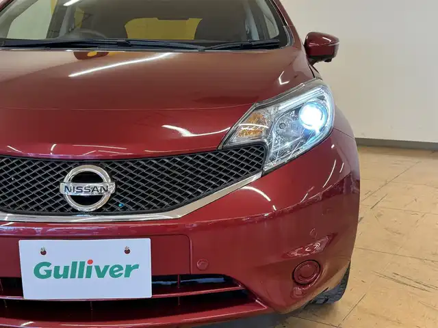 日産 ノート X エアロスタイル 群馬県 2015(平27)年 3万km ラディアントレッド 全方位モニター/車線逸脱警報/ステアリングスイッチ/アームレスト/プッシュスタート/スマートキー/電動格納ミラー/自動防眩ミラー/前方ドライブレコーダー/純正フロアマット/ドアバイザー/ETC