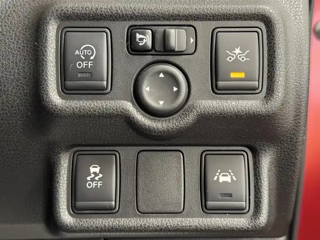 日産 ノート X エアロスタイル 群馬県 2015(平27)年 3万km ラディアントレッド 全方位モニター/車線逸脱警報/ステアリングスイッチ/アームレスト/プッシュスタート/スマートキー/電動格納ミラー/自動防眩ミラー/前方ドライブレコーダー/純正フロアマット/ドアバイザー/ETC