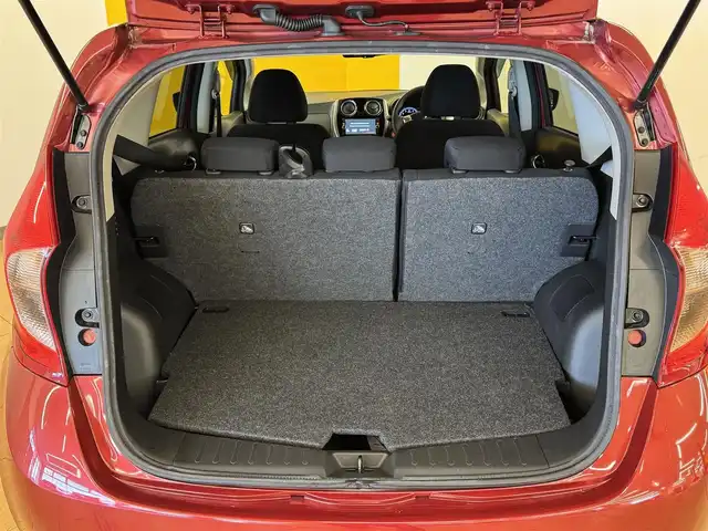 日産 ノート X エアロスタイル 群馬県 2015(平27)年 3万km ラディアントレッド 全方位モニター/車線逸脱警報/ステアリングスイッチ/アームレスト/プッシュスタート/スマートキー/電動格納ミラー/自動防眩ミラー/前方ドライブレコーダー/純正フロアマット/ドアバイザー/ETC