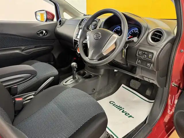 日産 ノート X エアロスタイル 群馬県 2015(平27)年 3万km ラディアントレッド 全方位モニター/車線逸脱警報/ステアリングスイッチ/アームレスト/プッシュスタート/スマートキー/電動格納ミラー/自動防眩ミラー/前方ドライブレコーダー/純正フロアマット/ドアバイザー/ETC