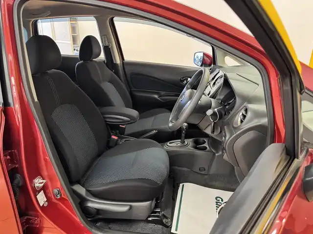 日産 ノート X エアロスタイル 群馬県 2015(平27)年 3万km ラディアントレッド 全方位モニター/車線逸脱警報/ステアリングスイッチ/アームレスト/プッシュスタート/スマートキー/電動格納ミラー/自動防眩ミラー/前方ドライブレコーダー/純正フロアマット/ドアバイザー/ETC