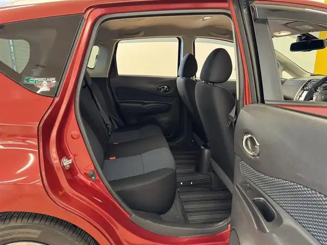 日産 ノート X エアロスタイル 群馬県 2015(平27)年 3万km ラディアントレッド 全方位モニター/車線逸脱警報/ステアリングスイッチ/アームレスト/プッシュスタート/スマートキー/電動格納ミラー/自動防眩ミラー/前方ドライブレコーダー/純正フロアマット/ドアバイザー/ETC