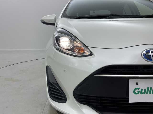 トヨタ アクア S スタイルブラック 茨城県 2019(平31)年 1.8万km ホワイトパールクリスタルシャイン ナビ　バックモニター　フルセグＴＶ　衝突軽減ブレーキ　ビルトインＥＴＣ　ドライブレコーダー　オートハイビーム　スマートキー　ステアリングスイッチ　横滑り防止装置　コーナーセンサー　ドアバイザー　禁煙車