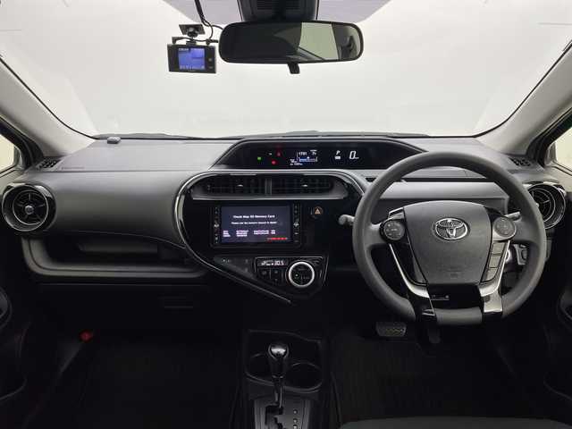 トヨタ アクア S スタイルブラック 茨城県 2019(平31)年 1.8万km ホワイトパールクリスタルシャイン ナビ　バックモニター　フルセグＴＶ　衝突軽減ブレーキ　ビルトインＥＴＣ　ドライブレコーダー　オートハイビーム　スマートキー　ステアリングスイッチ　横滑り防止装置　コーナーセンサー　ドアバイザー　禁煙車