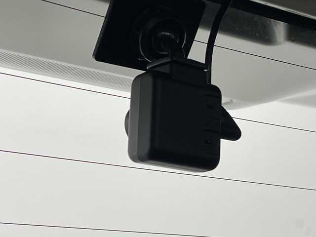 トヨタ アクア S スタイルブラック 茨城県 2019(平31)年 1.8万km ホワイトパールクリスタルシャイン ナビ　バックモニター　フルセグＴＶ　衝突軽減ブレーキ　ビルトインＥＴＣ　ドライブレコーダー　オートハイビーム　スマートキー　ステアリングスイッチ　横滑り防止装置　コーナーセンサー　ドアバイザー　禁煙車