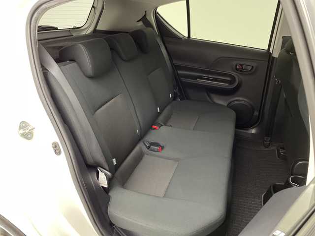 トヨタ アクア S スタイルブラック 茨城県 2019(平31)年 1.8万km ホワイトパールクリスタルシャイン ナビ　バックモニター　フルセグＴＶ　衝突軽減ブレーキ　ビルトインＥＴＣ　ドライブレコーダー　オートハイビーム　スマートキー　ステアリングスイッチ　横滑り防止装置　コーナーセンサー　ドアバイザー　禁煙車