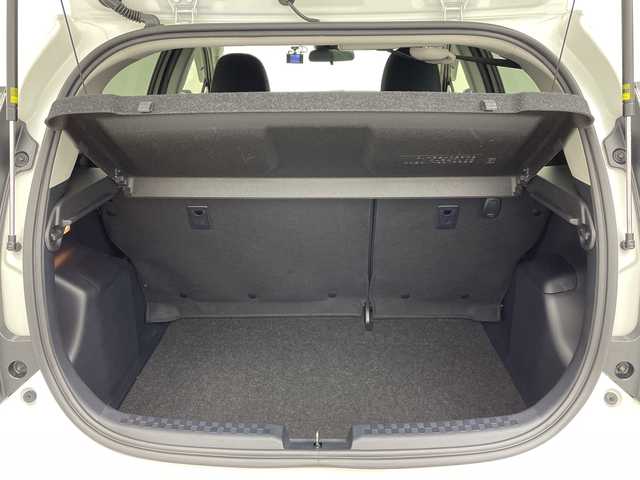 トヨタ アクア S スタイルブラック 茨城県 2019(平31)年 1.8万km ホワイトパールクリスタルシャイン ナビ　バックモニター　フルセグＴＶ　衝突軽減ブレーキ　ビルトインＥＴＣ　ドライブレコーダー　オートハイビーム　スマートキー　ステアリングスイッチ　横滑り防止装置　コーナーセンサー　ドアバイザー　禁煙車