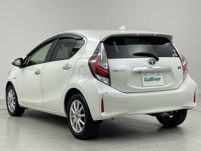 トヨタ アクア S スタイルブラック 茨城県 2019(平31)年 1.8万km ホワイトパールクリスタルシャイン ナビ　バックモニター　フルセグＴＶ　衝突軽減ブレーキ　ビルトインＥＴＣ　ドライブレコーダー　オートハイビーム　スマートキー　ステアリングスイッチ　横滑り防止装置　コーナーセンサー　ドアバイザー　禁煙車