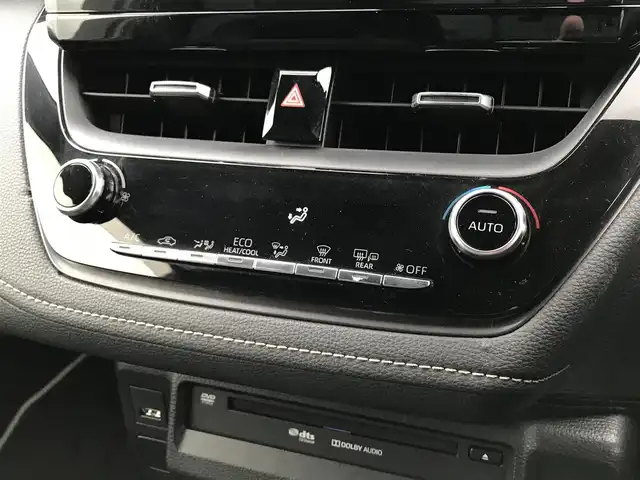 トヨタ カローラ ハイブリット ダブルバイビー 鳥取県 2019(令1)年 6.6万km ブラックマイカ ４・W・D/純正9インチディスプレイオーディオ/（ナビキット/フルセグ/CD/DVD/BT/USB）/バックカメラ・ETC２．０/トヨタセーフティセンス/ブラインドスポットモニター/レーダークルーズコントロール/コーナーセンサー/ドライブレコーダー/ハーフレザーシート/LEDヘットライト/フォグライト/純正17インチアルミホイール/プッシュエンジンスタート/スマートキー/フロアマット/ドアバイザー