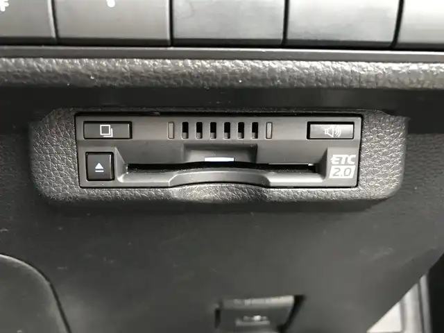 トヨタ カローラ ハイブリット ダブルバイビー 鳥取県 2019(令1)年 6.6万km ブラックマイカ ４・W・D/純正9インチディスプレイオーディオ/（ナビキット/フルセグ/CD/DVD/BT/USB）/バックカメラ・ETC２．０/トヨタセーフティセンス/ブラインドスポットモニター/レーダークルーズコントロール/コーナーセンサー/ドライブレコーダー/ハーフレザーシート/LEDヘットライト/フォグライト/純正17インチアルミホイール/プッシュエンジンスタート/スマートキー/フロアマット/ドアバイザー