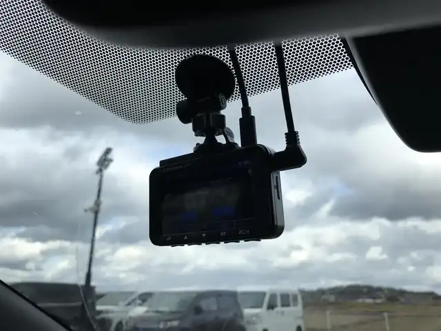 トヨタ カローラ ハイブリット ダブルバイビー 鳥取県 2019(令1)年 6.6万km ブラックマイカ ４・W・D/純正9インチディスプレイオーディオ/（ナビキット/フルセグ/CD/DVD/BT/USB）/バックカメラ・ETC２．０/トヨタセーフティセンス/ブラインドスポットモニター/レーダークルーズコントロール/コーナーセンサー/ドライブレコーダー/ハーフレザーシート/LEDヘットライト/フォグライト/純正17インチアルミホイール/プッシュエンジンスタート/スマートキー/フロアマット/ドアバイザー