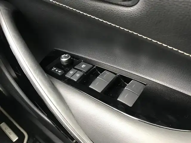 トヨタ カローラ ハイブリット ダブルバイビー 鳥取県 2019(令1)年 6.6万km ブラックマイカ ４・W・D/純正9インチディスプレイオーディオ/（ナビキット/フルセグ/CD/DVD/BT/USB）/バックカメラ・ETC２．０/トヨタセーフティセンス/ブラインドスポットモニター/レーダークルーズコントロール/コーナーセンサー/ドライブレコーダー/ハーフレザーシート/LEDヘットライト/フォグライト/純正17インチアルミホイール/プッシュエンジンスタート/スマートキー/フロアマット/ドアバイザー