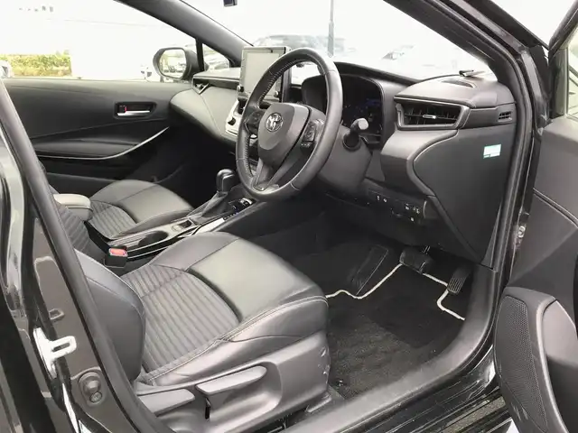 トヨタ カローラ ハイブリット ダブルバイビー 鳥取県 2019(令1)年 6.6万km ブラックマイカ ４・W・D/純正9インチディスプレイオーディオ/（ナビキット/フルセグ/CD/DVD/BT/USB）/バックカメラ・ETC２．０/トヨタセーフティセンス/ブラインドスポットモニター/レーダークルーズコントロール/コーナーセンサー/ドライブレコーダー/ハーフレザーシート/LEDヘットライト/フォグライト/純正17インチアルミホイール/プッシュエンジンスタート/スマートキー/フロアマット/ドアバイザー