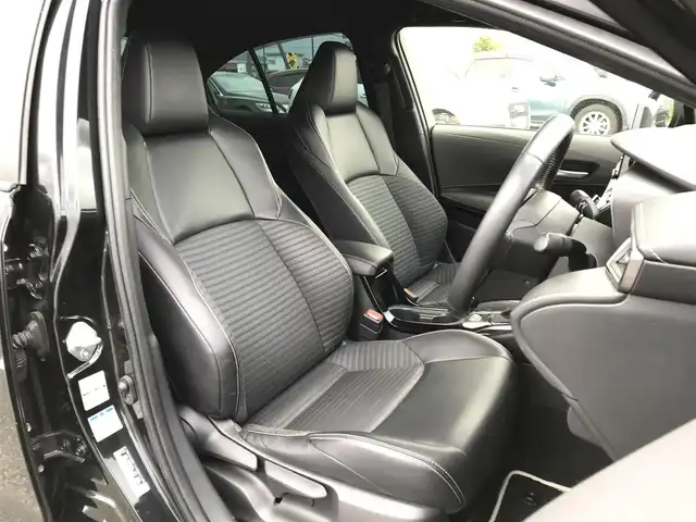 トヨタ カローラ ハイブリット ダブルバイビー 鳥取県 2019(令1)年 6.6万km ブラックマイカ ４・W・D/純正9インチディスプレイオーディオ/（ナビキット/フルセグ/CD/DVD/BT/USB）/バックカメラ・ETC２．０/トヨタセーフティセンス/ブラインドスポットモニター/レーダークルーズコントロール/コーナーセンサー/ドライブレコーダー/ハーフレザーシート/LEDヘットライト/フォグライト/純正17インチアルミホイール/プッシュエンジンスタート/スマートキー/フロアマット/ドアバイザー