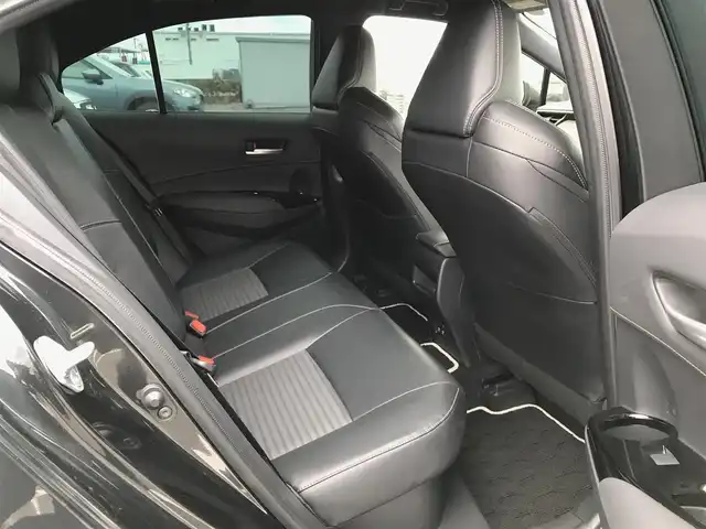 トヨタ カローラ ハイブリット ダブルバイビー 鳥取県 2019(令1)年 6.6万km ブラックマイカ ４・W・D/純正9インチディスプレイオーディオ/（ナビキット/フルセグ/CD/DVD/BT/USB）/バックカメラ・ETC２．０/トヨタセーフティセンス/ブラインドスポットモニター/レーダークルーズコントロール/コーナーセンサー/ドライブレコーダー/ハーフレザーシート/LEDヘットライト/フォグライト/純正17インチアルミホイール/プッシュエンジンスタート/スマートキー/フロアマット/ドアバイザー