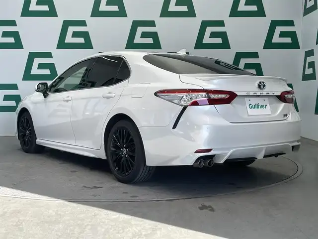 トヨタ カムリ WS 鹿児島県 2020(令2)年 4万km プラチナホワイトパールマイカ 禁煙車/純正ナビ機能付きディスプレイオーディオ/(Bluetooth.CD.DVD.AppleCarPlay.AndroidAuto)/バックカメラ/トヨタセーフティセンス/　・クルーズコントロール(追従走行あり)/　・レーンキープアシスト/　・オートマチックハイビーム/　・先行車発進お知らせ機能/　・プリクラッシュセーフティ/ブラインドスポットモニター/リアクロストラフィックアラート/レーダー探知機/コーナーセンサー/ETC/ドライブレコーダー/純正フロアマット/純正アルミホイール/電動パーキングブレーキ/パワーシート/LEDヘッドライト/電動格納ミラー/ステアリングリモコン