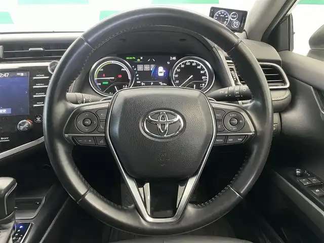 トヨタ カムリ WS 鹿児島県 2020(令2)年 4万km プラチナホワイトパールマイカ 禁煙車/純正ナビ機能付きディスプレイオーディオ/(Bluetooth.CD.DVD.AppleCarPlay.AndroidAuto)/バックカメラ/トヨタセーフティセンス/　・クルーズコントロール(追従走行あり)/　・レーンキープアシスト/　・オートマチックハイビーム/　・先行車発進お知らせ機能/　・プリクラッシュセーフティ/ブラインドスポットモニター/リアクロストラフィックアラート/レーダー探知機/コーナーセンサー/ETC/ドライブレコーダー/純正フロアマット/純正アルミホイール/電動パーキングブレーキ/パワーシート/LEDヘッドライト/電動格納ミラー/ステアリングリモコン